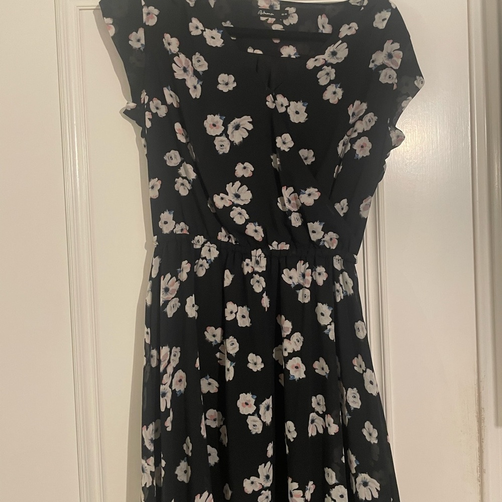 Xs like new summer dress! Versatile can we worn at work or a night out